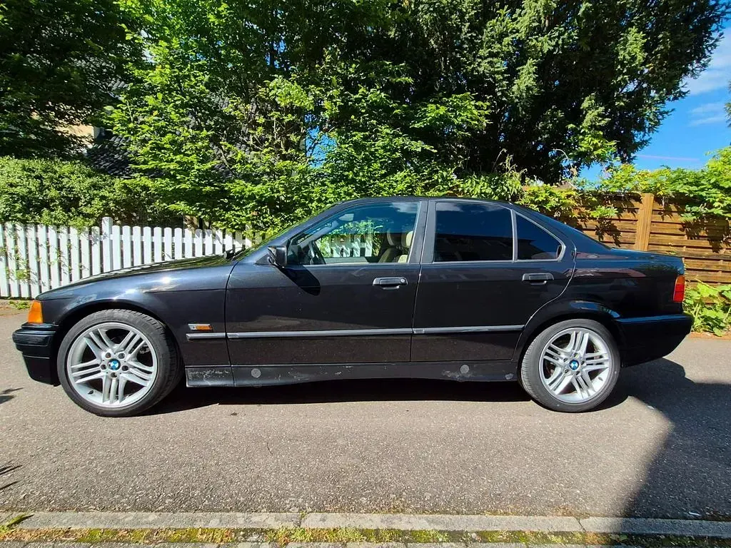 Gebraucht BMW 318 116 PS (85 kW) 1995 Schwarz Limousine