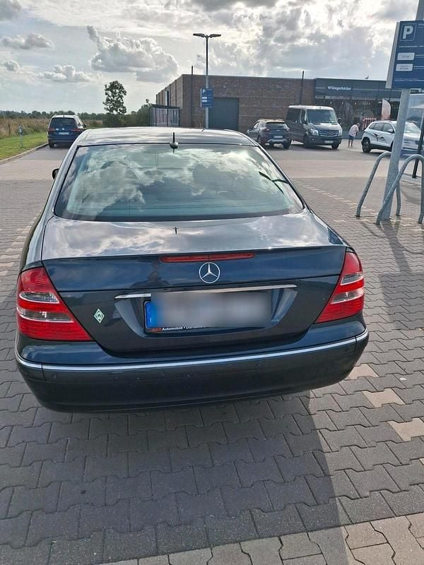 Gebraucht Mercedes E240 177 PS (130 kW) 2003 Blau Limousine