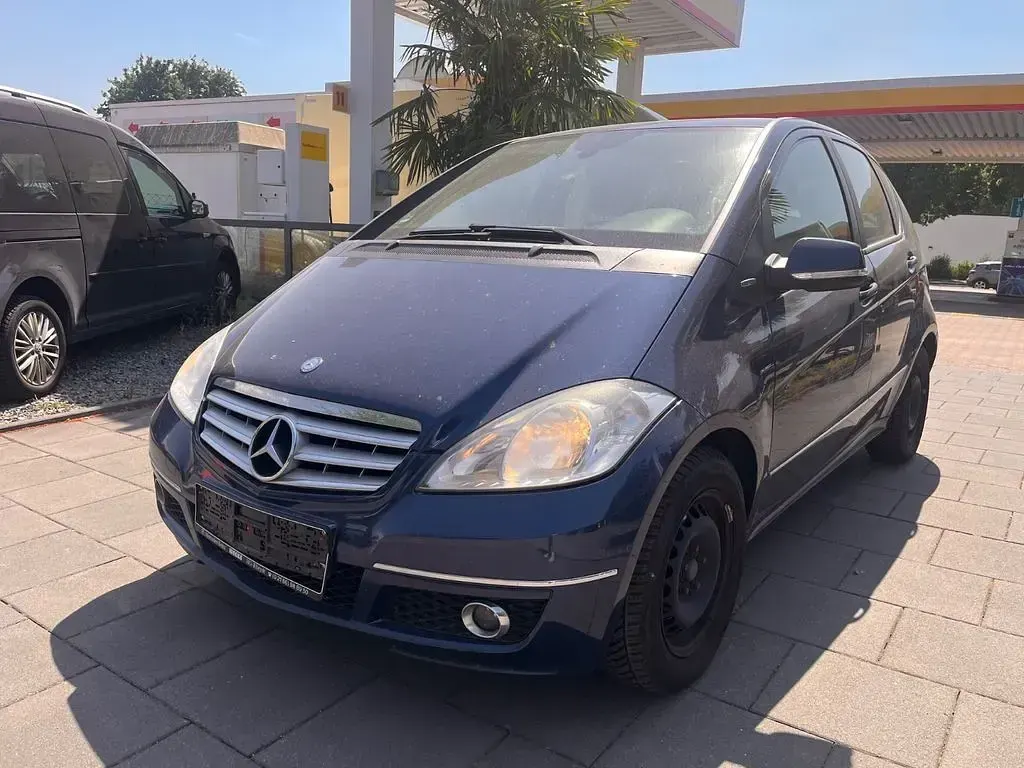 Gebraucht Mercedes A180 116 PS (85 kW) 2010 Blau Limousine