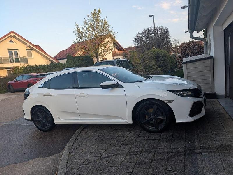 Gebraucht Honda Civic Elegance 129 PS (94 kW) 2018 Weiß Limousine