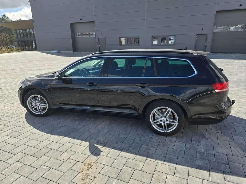 Gebraucht VW Passat Comfortline 190 PS (139 kW) 2015 Deep black perleffekt Kombi