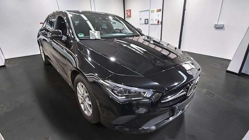 Gebraucht Mercedes CLA200 150 PS (110 kW) 2023 Nachtschwarz Kombi
