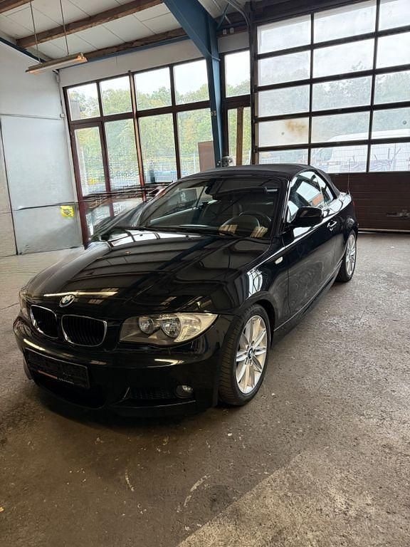 Schwarz Gebraucht 2011 BMW 118 Cabriolet M Sport Cabrio | 9.850 € (Fairer Preis) - Bild 1/4
