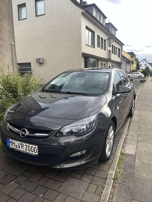 Grau Gebraucht 2014 Opel Astra Kleinwagen | 5.990 € (Fairer Preis) - Bild 1/4