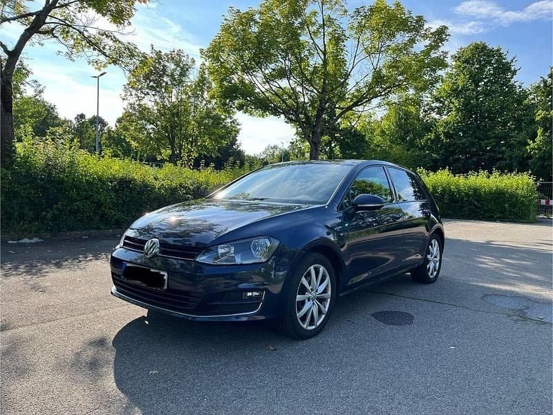 Blau Gebraucht 2016 VW Golf VII Allstar Limousine | 9.890 € (Fairer Preis) - Bild 1/4