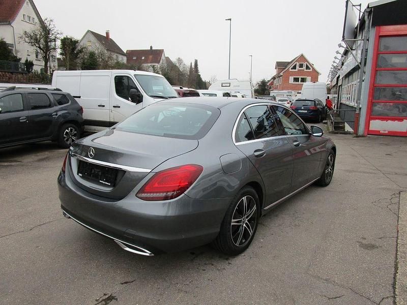 Gebraucht Mercedes C200 Avantgarde 160 PS (117 kW) 2020 Grau Limousine