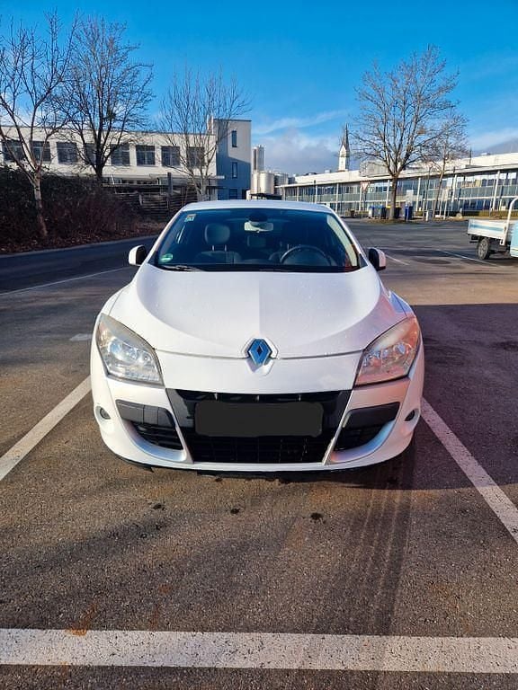 Weiß Gebraucht 2009 Renault Mégane III Dynamique Coupé | 1.800 € (Superpreis) - Bild 1/4