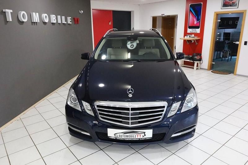Gebraucht Mercedes E250 Avantgarde 204 PS (150 kW) 2012 Blau Limousine