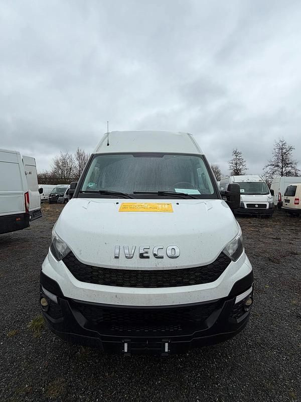 Gebraucht Iveco Daily 126 PS (92 kW) 2016 Weiß Van / Kleinbus