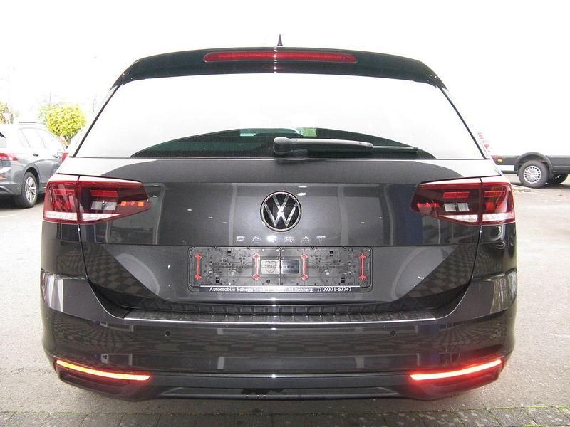 Gebraucht VW Passat 200 PS (147 kW) 2023 Mangangrau metallic (metallic) Kombi