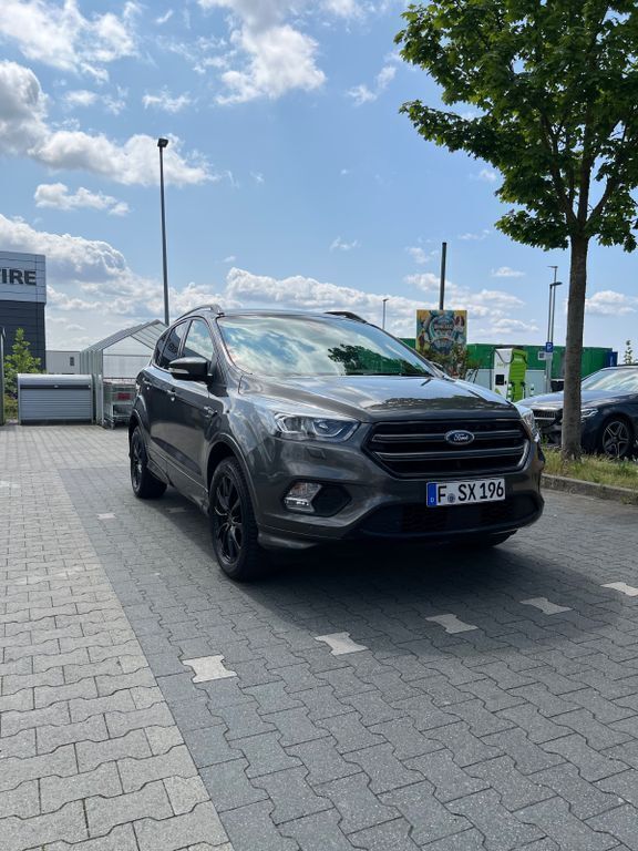Grau Gebraucht 2018 Ford Kuga ST-Line SUV | 13.200 € (Guter Preis) - Bild 1/4