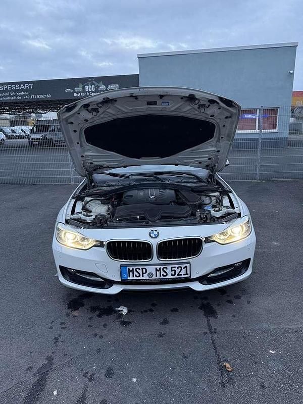 Gebraucht BMW 320 Sport Line 184 PS (135 kW) 2012 Limousine
