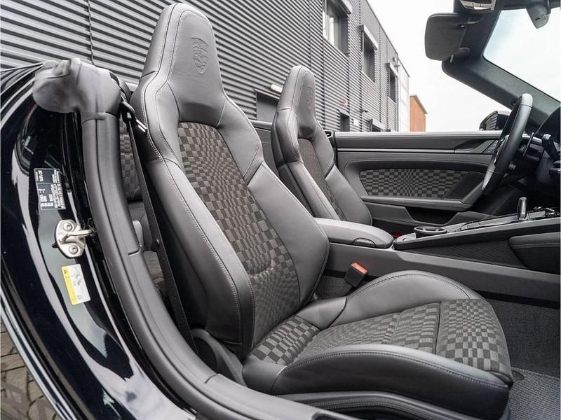 Neu Porsche 992 541 PS (397 kW) 2026 Schwarz Cabrio