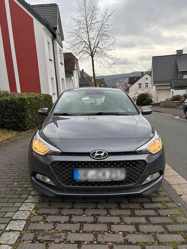 Gebraucht Hyundai i20 YES! 84 PS (61 kW) 2017 Grau Kleinwagen