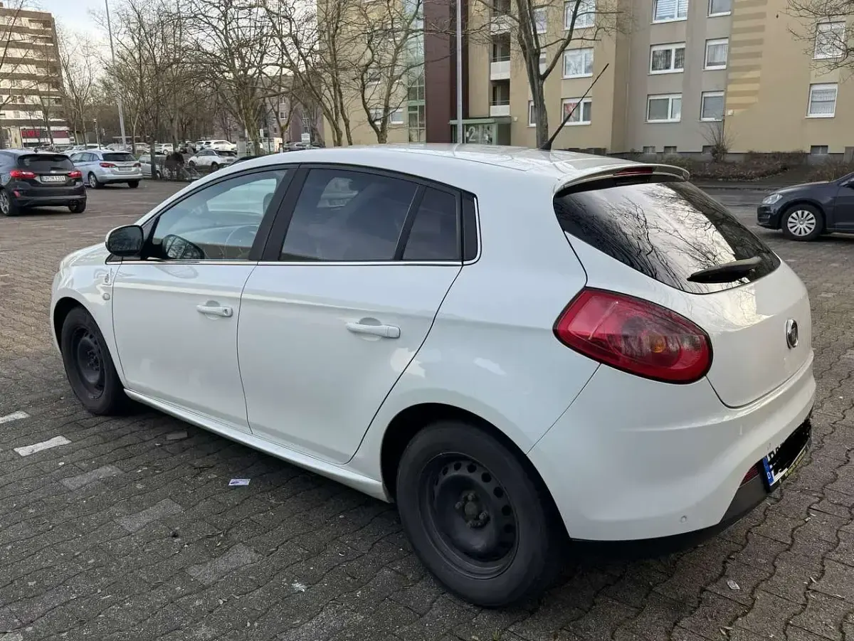 Gebraucht Fiat Bravo Dynamic 120 PS (88 kW) 2010 Weiß Kleinwagen