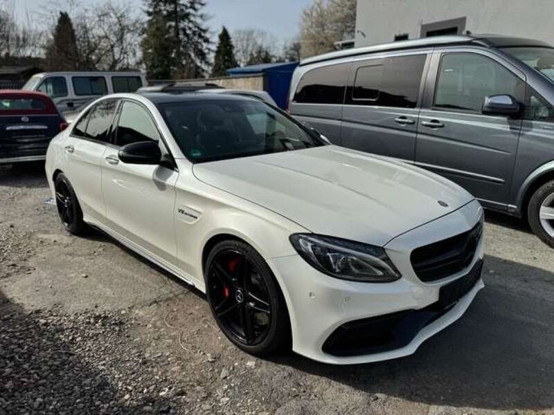Weiß (metallic) Gebraucht 2016 Mercedes C63 AMG AMG Limousine | 46.200 € (Fairer Preis) - Bild 1/4