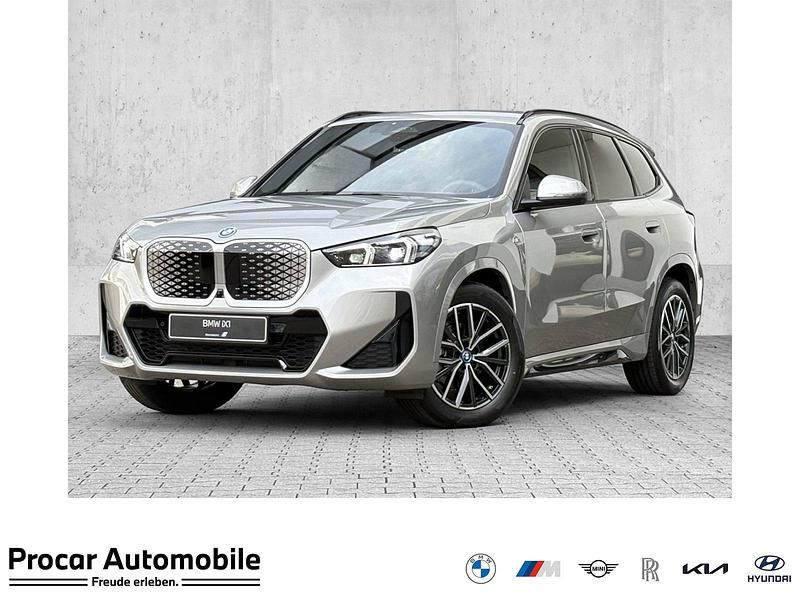 Silber Neu 2025 BMW iX1 M Sport SUV | 50.480 € (Fairer Preis) - Bild 1/4