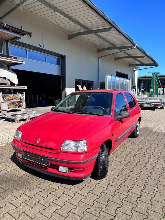 Second-hand Renault Clio 54 CP (39 kW) 1996 Roșu Hatchback