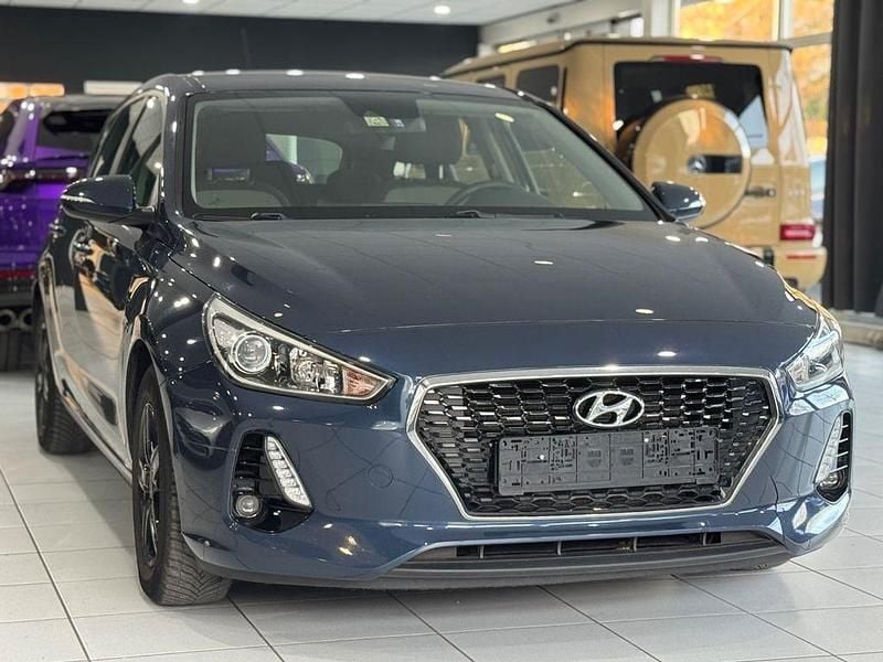 Second-hand Hyundai i30 Select 101 CP (74 kW) 2017 Albastru Break