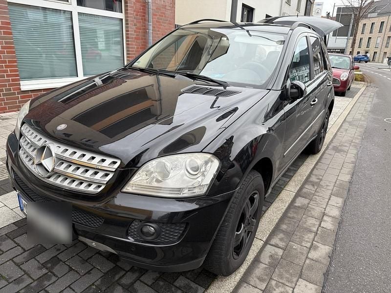 Gebraucht Mercedes ML320 224 PS (164 kW) 2007 Schwarz SUV