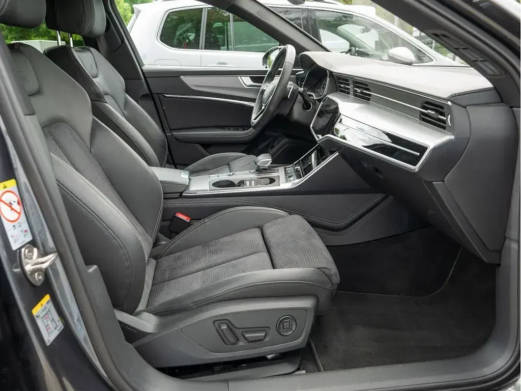 Gebraucht Audi A6 S-Line 245 PS (180 kW) 2023 Daytonagrau perleffekt Kombi