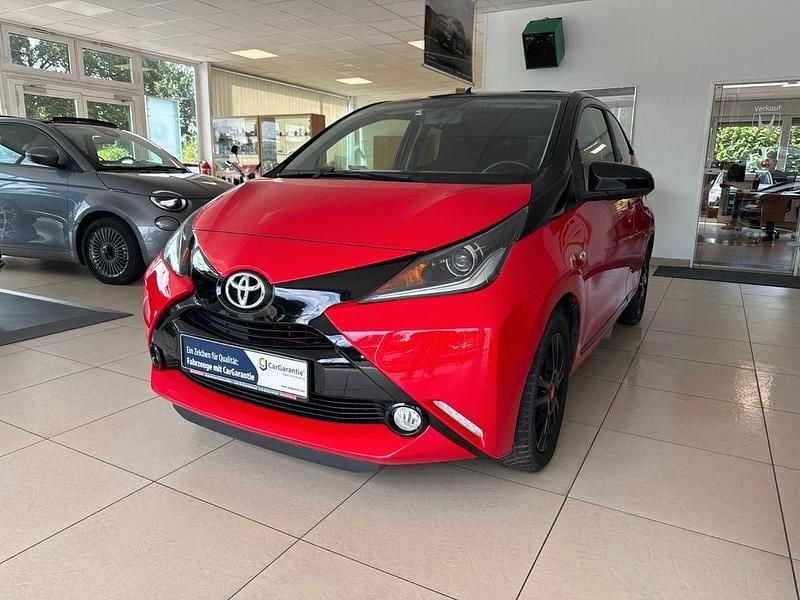 Rot Gebraucht 2018 Toyota Aygo Kleinwagen | 9.400 € (Fairer Preis) - Bild 1/4