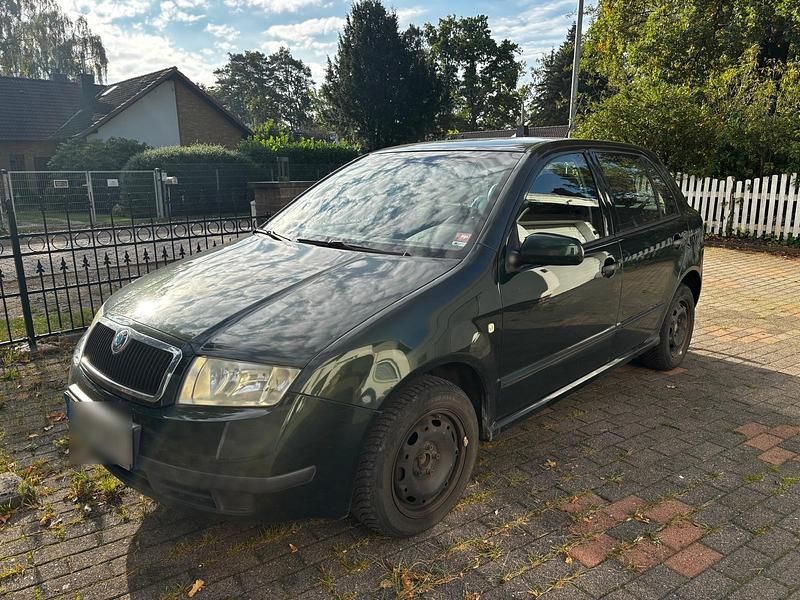 Grün Gebraucht 2004 Skoda Fabia Kleinwagen | 300 € (Superpreis) - Bild 1/4