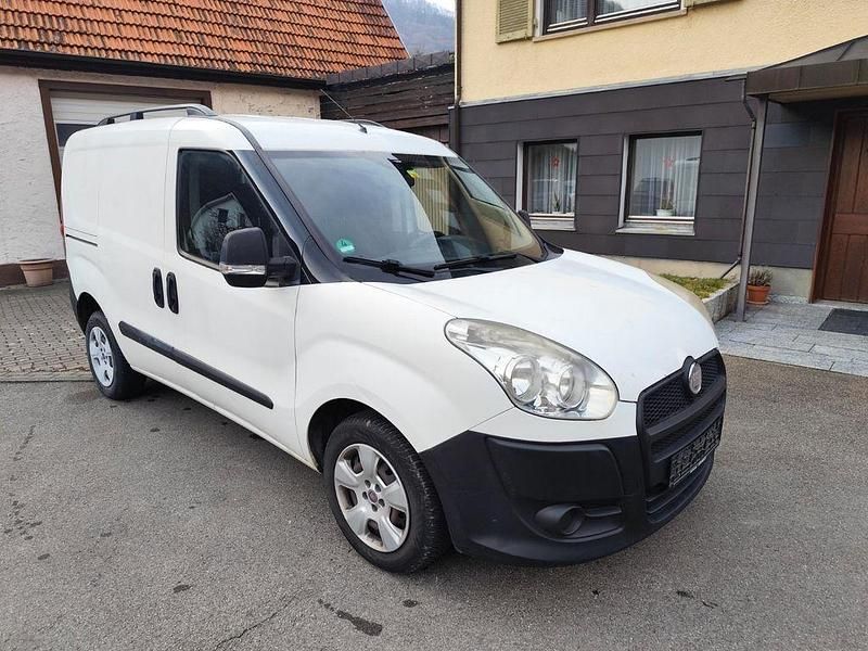 Gebraucht Fiat Doblò Basis 90 PS (66 kW) 2012 Weiß Van / Kleinbus