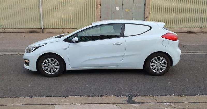 Gebraucht Kia Ceed 90 PS (66 kW) 2015 Weiß Kleinwagen