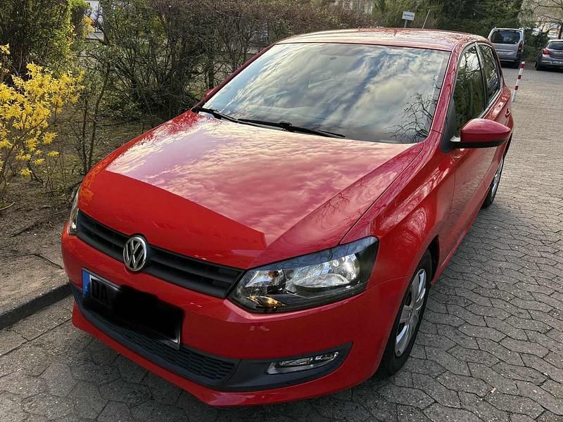 Rot Gebraucht 2011 VW Polo Style Limousine | 3.500 € (Guter Preis) - Bild 1/4