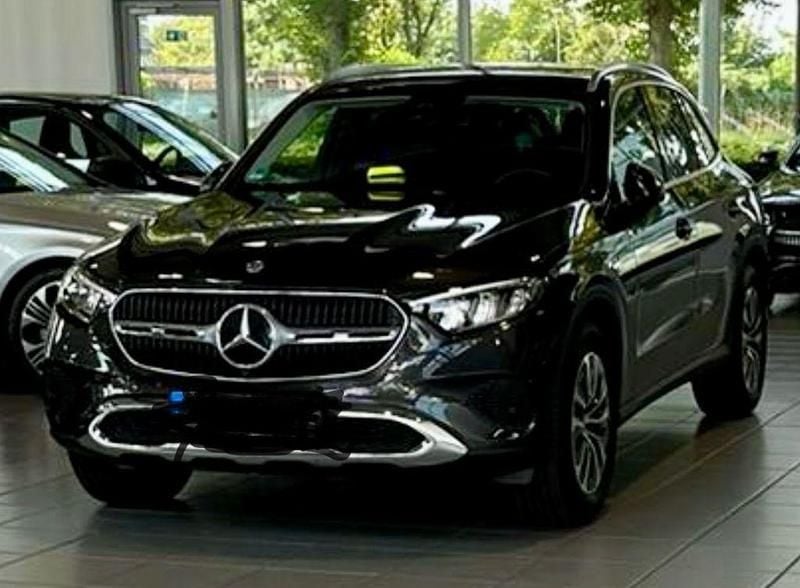 Grau Gebraucht 2023 Mercedes GLC220 SUV | 51.900 € (Fairer Preis) - Bild 1/4