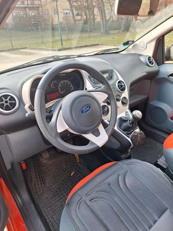 Gebraucht Ford Ka Titanium 69 PS (50 kW) 2010 Rot Kleinwagen