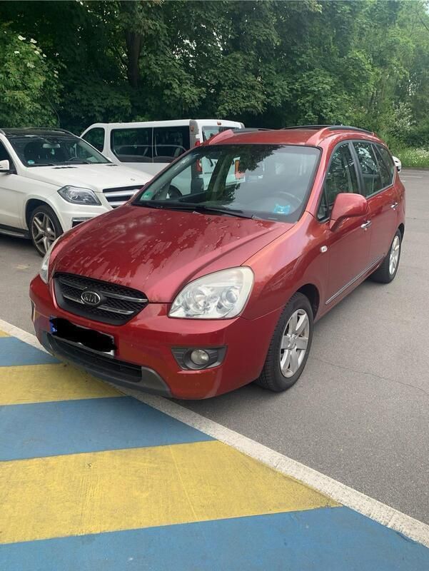 Rot Gebraucht 2007 Kia Carens EX Van / Kleinbus | 1.900 € - Bild 1/4