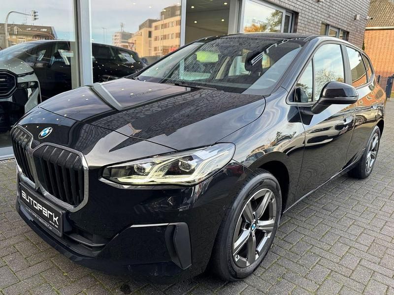 Schwarz Gebraucht 2024 BMW 218 Active Tourer Van / Kleinbus | 24.999 € (Superpreis) - Bild 1/4
