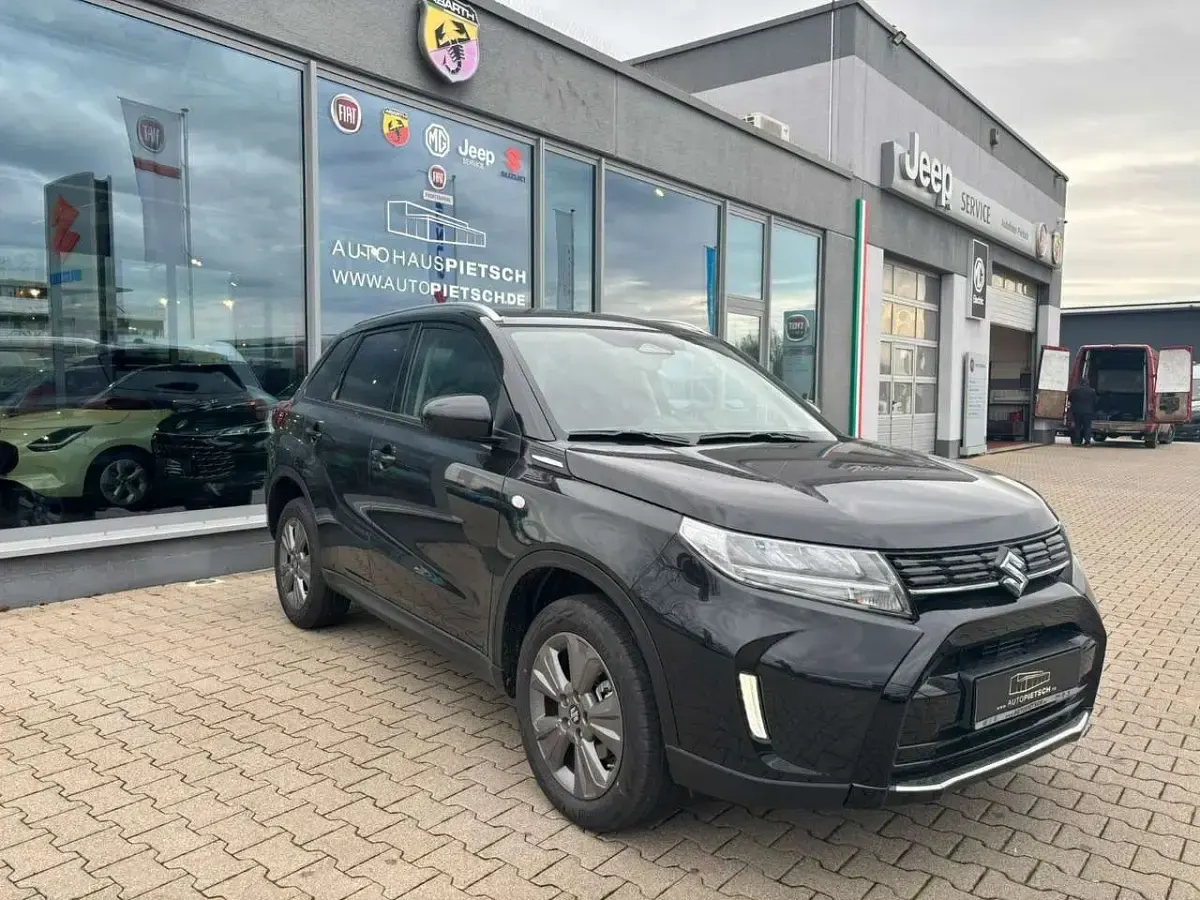 Gebraucht Suzuki Vitara Comfort 110 PS (80 kW) 2025 Schwarz SUV