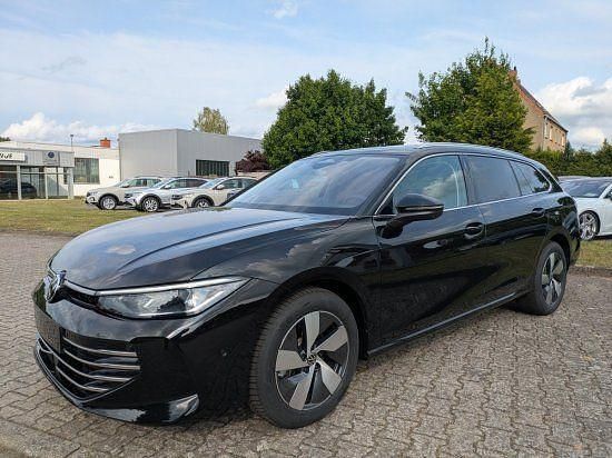Gebraucht VW Passat Elegance 150 PS (110 kW) 2024 Schwarz Kombi
