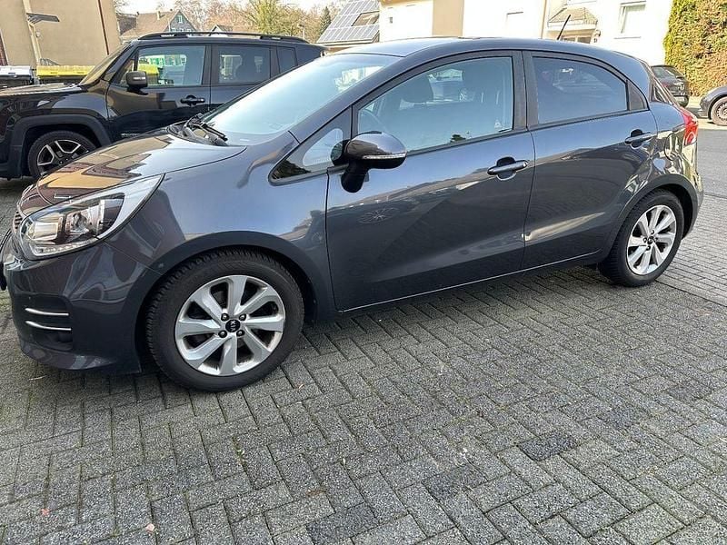Gebraucht Kia Rio 84 PS (61 kW) 2016 Grau Kleinwagen