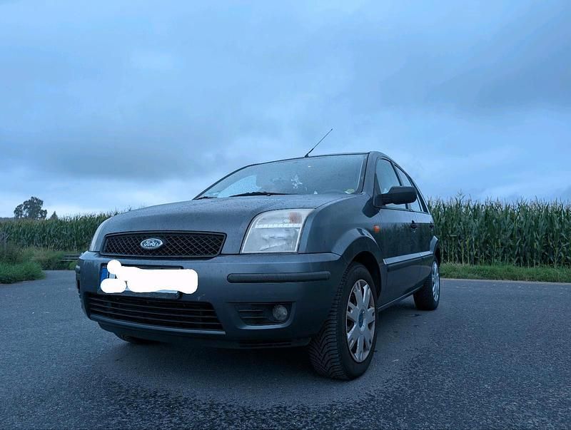 Grau Gebraucht 2004 Ford Fusion Kleinwagen | 1.600 € (Fairer Preis) - Bild 1/4