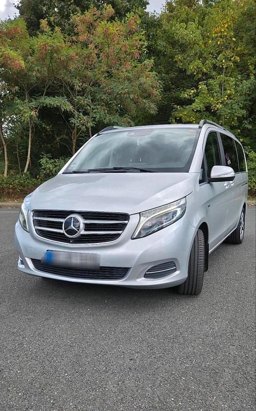 Silber Gebraucht 2014 Mercedes 250 Avantgarde Van / Kleinbus | 29.800 € - Bild 1/4