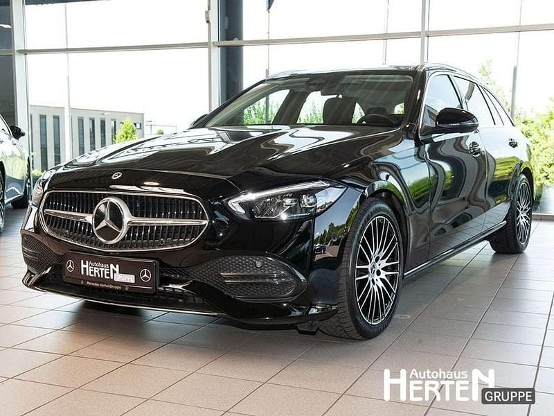 Unilack schwarz Gebraucht 2023 Mercedes C180 Avantgarde Kombi | 34.400 € (Fairer Preis) - Bild 1/4