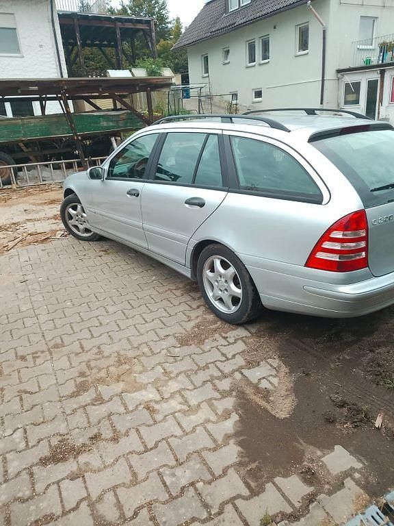 Silber Gebraucht 2005 Mercedes C220 Elegance Limousine | 2.500 € (Fairer Preis) - Bild 1/1