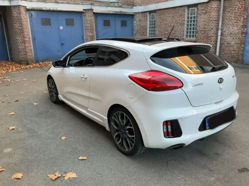 Używany Kia ProCeed GT-Track 204 KM (150 kW) 2014 Biały Hatchback