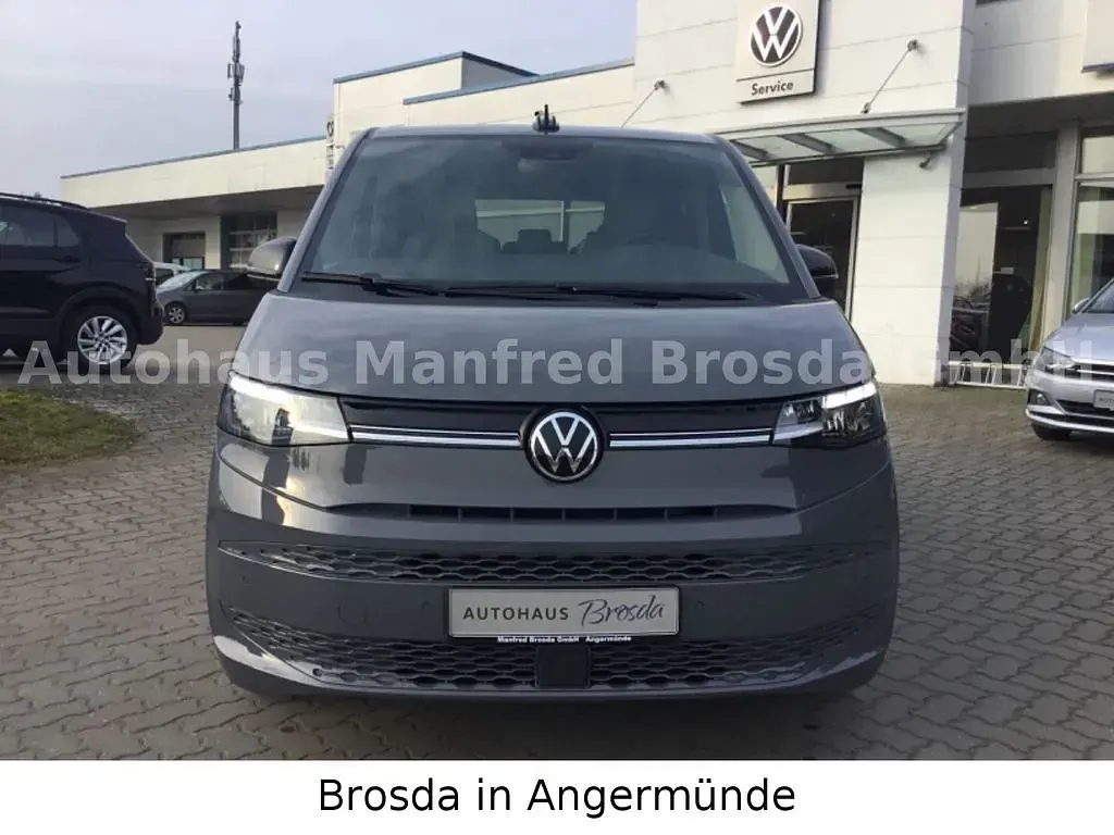 Gebraucht VW Multivan 150 PS (110 kW) 2024 Pure grey Van / Kleinbus