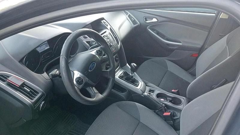 Gebraucht Ford Focus 120 PS (88 kW) 2014 Grau Kombi