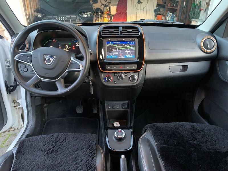 Weiß Gebraucht 2021 Dacia Spring Comfort Plus Kleinwagen | 10.000 € (Fairer Preis) - Bild 1/4