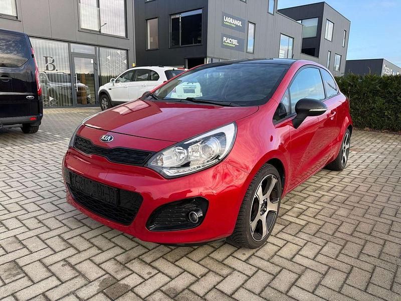 Gebraucht Kia Rio 84 PS (61 kW) 2011 Rot Limousine