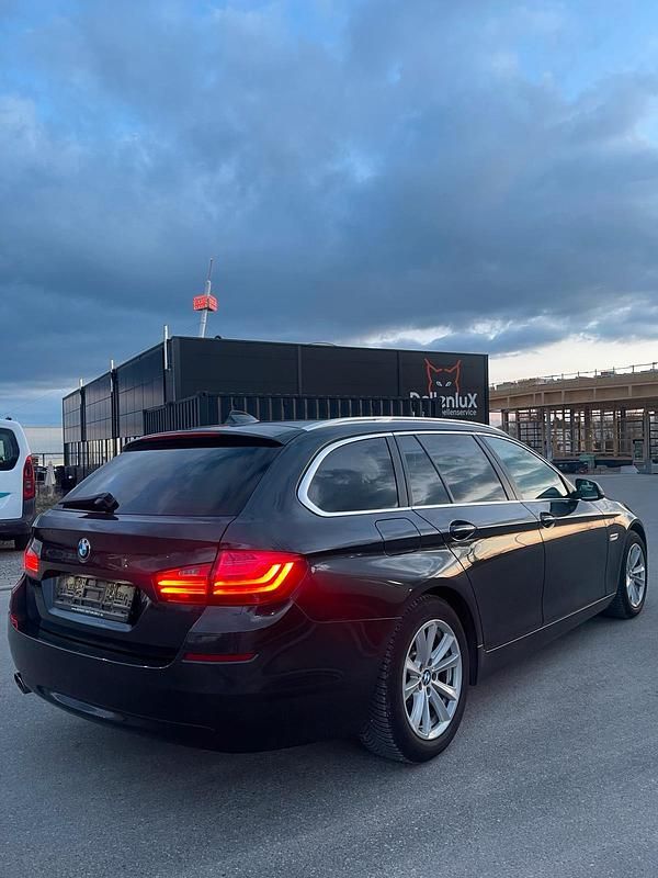 Gebraucht BMW 520 190 PS (139 kW) 2015 Grau Kombi