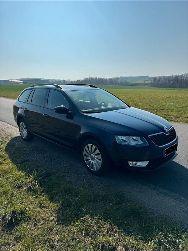 Gebraucht Skoda Octavia Ambition 150 PS (110 kW) 2016 Blau Kleinwagen
