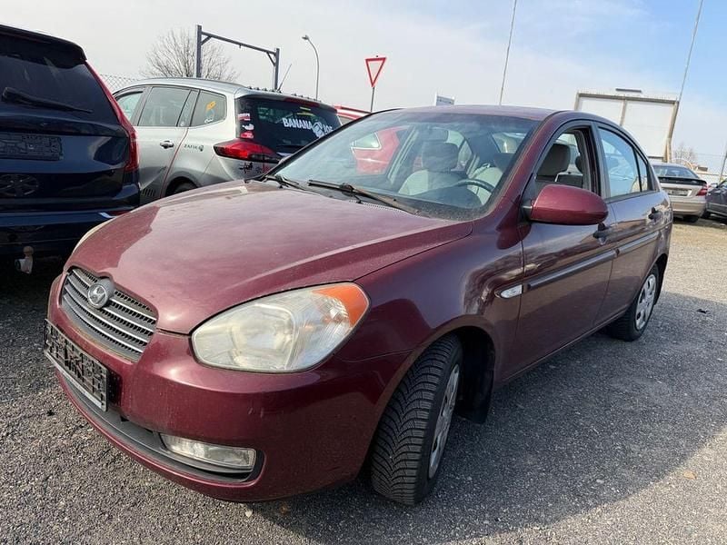 Gebraucht Hyundai Accent 97 PS (71 kW) 2006 Rot Limousine