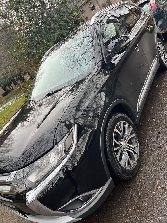 Gebraucht Mitsubishi Outlander 150 PS (110 kW) 2016 Schwarz SUV